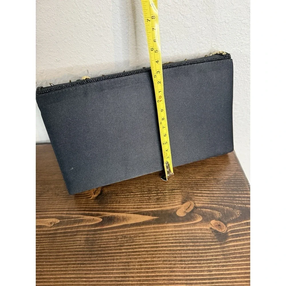 The Unbranded Brand good used